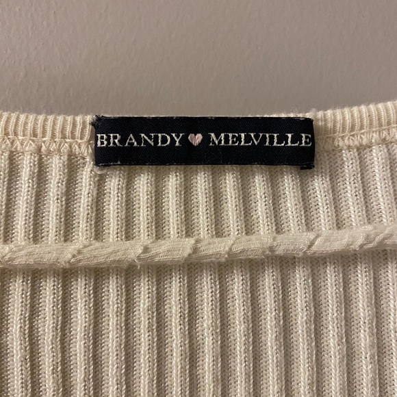 Brandy Melville longsleeve Zelly- pending on insta - Picture 2 of 4